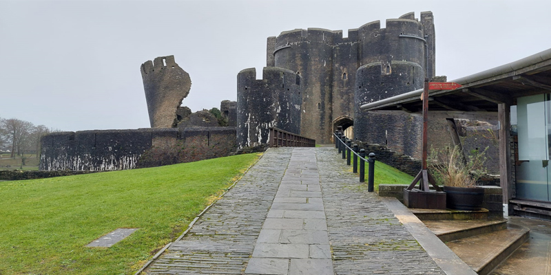Kasteel in Wales met een scheve toren